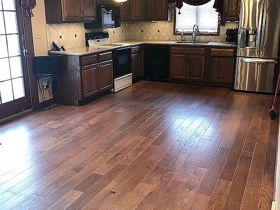 4th image of 261 Grandview Dr
