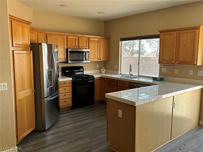 1094 Silver Stone Way — Photo 2