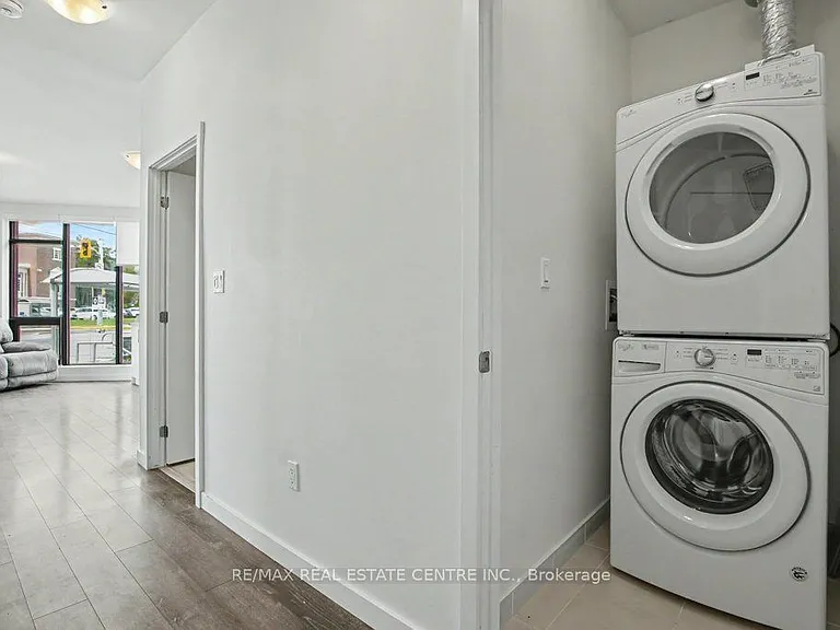 690 King St W #101 — Photo 21