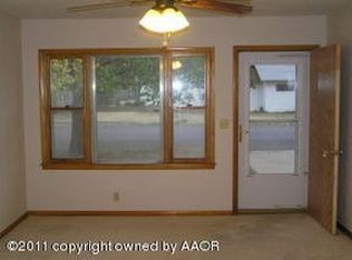 910 Oak Ave, Panhandle, TX 79068