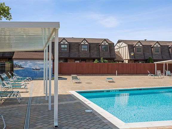 5th image of 141 Greenmeadow Dr #141