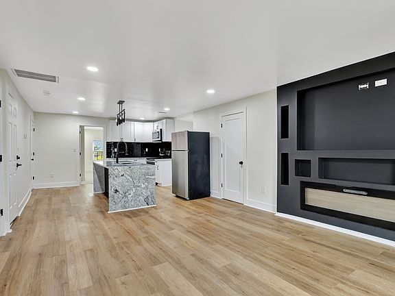 2nd image of 2306 Kenton St #3