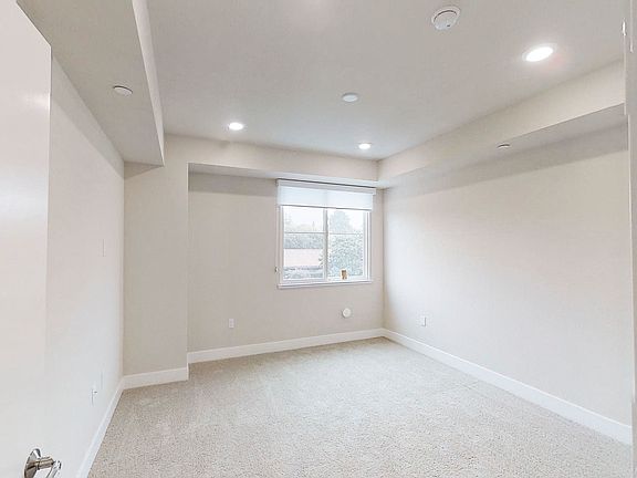 5th image of 1048 Monroe St #215