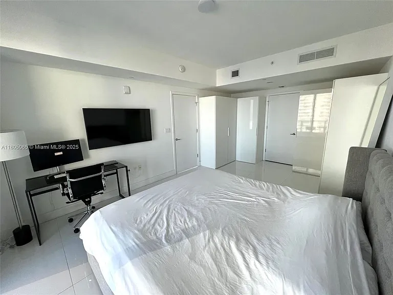 1010 Brickell Ave #4205 — Photo 17