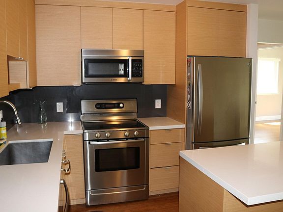 4th image of 1580 Lombard St APT 3