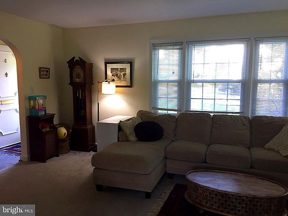 5th image of 1872 Patrick Henry Dr