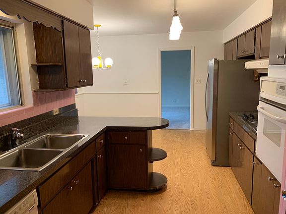 3rd image of 4121 Greenwood St