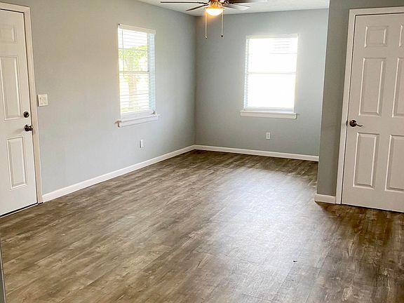 5th image of 810 10th Ave S