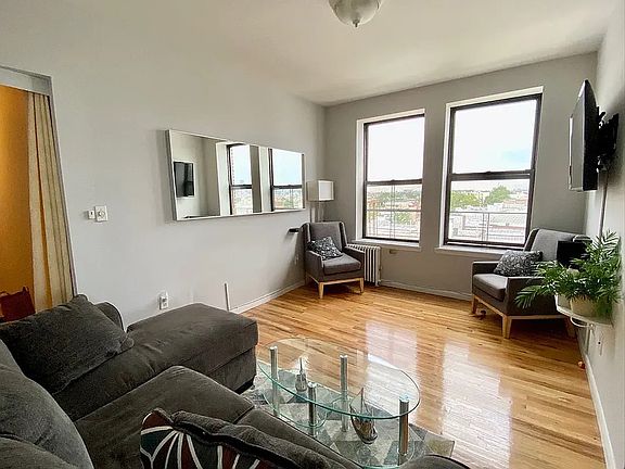 4th image of 31-28 42nd St #11