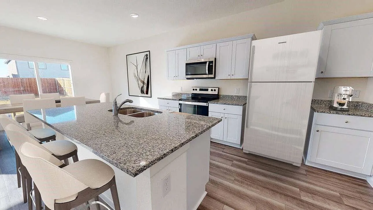 4 bed, 2.5 bath, 2121 sqft, $2,100 — Photo 2