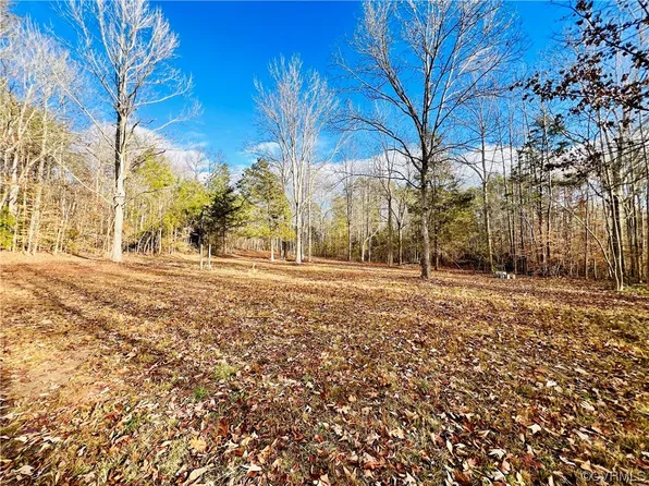 3868 County Line Rd #A, Kents Store, VA 23084