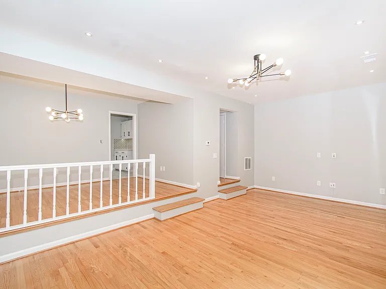 118 Camelot Ct — Photo 15