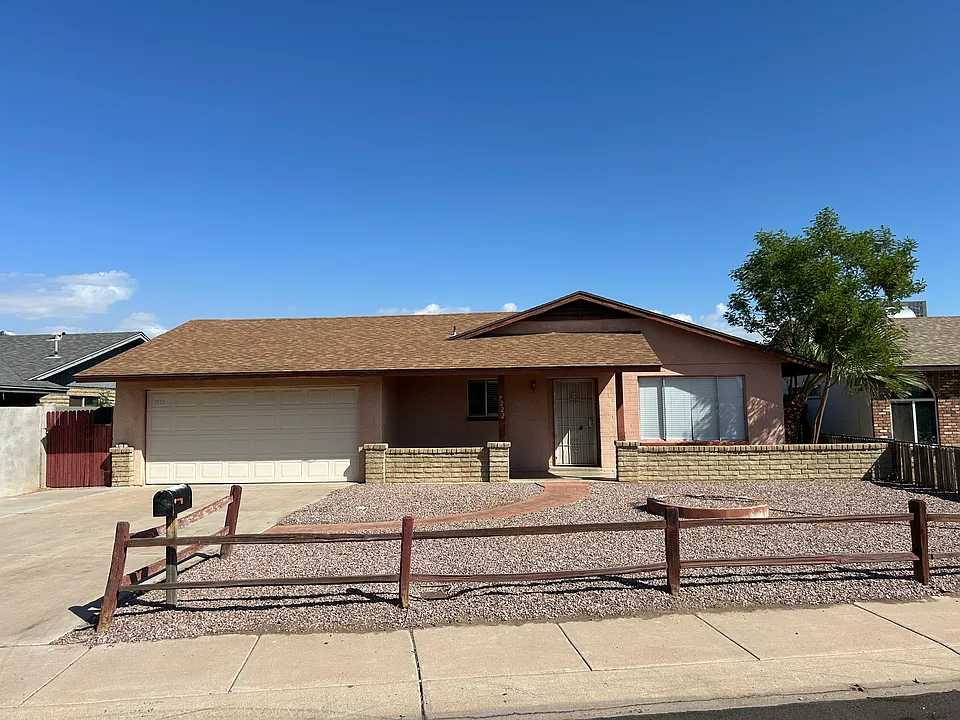 7222 W Rose Ln