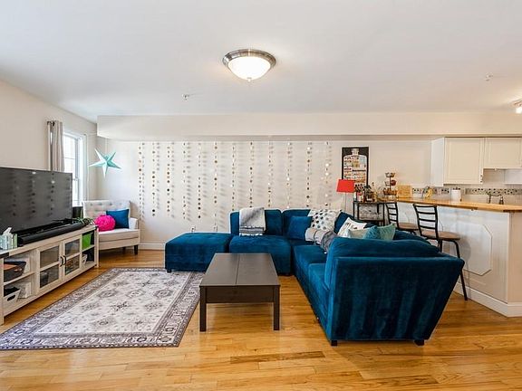 5th image of 284 Baldwin Ave APT 2