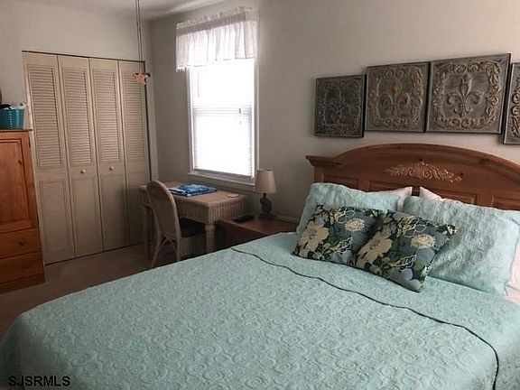 4th image of 4922 West Ave #2