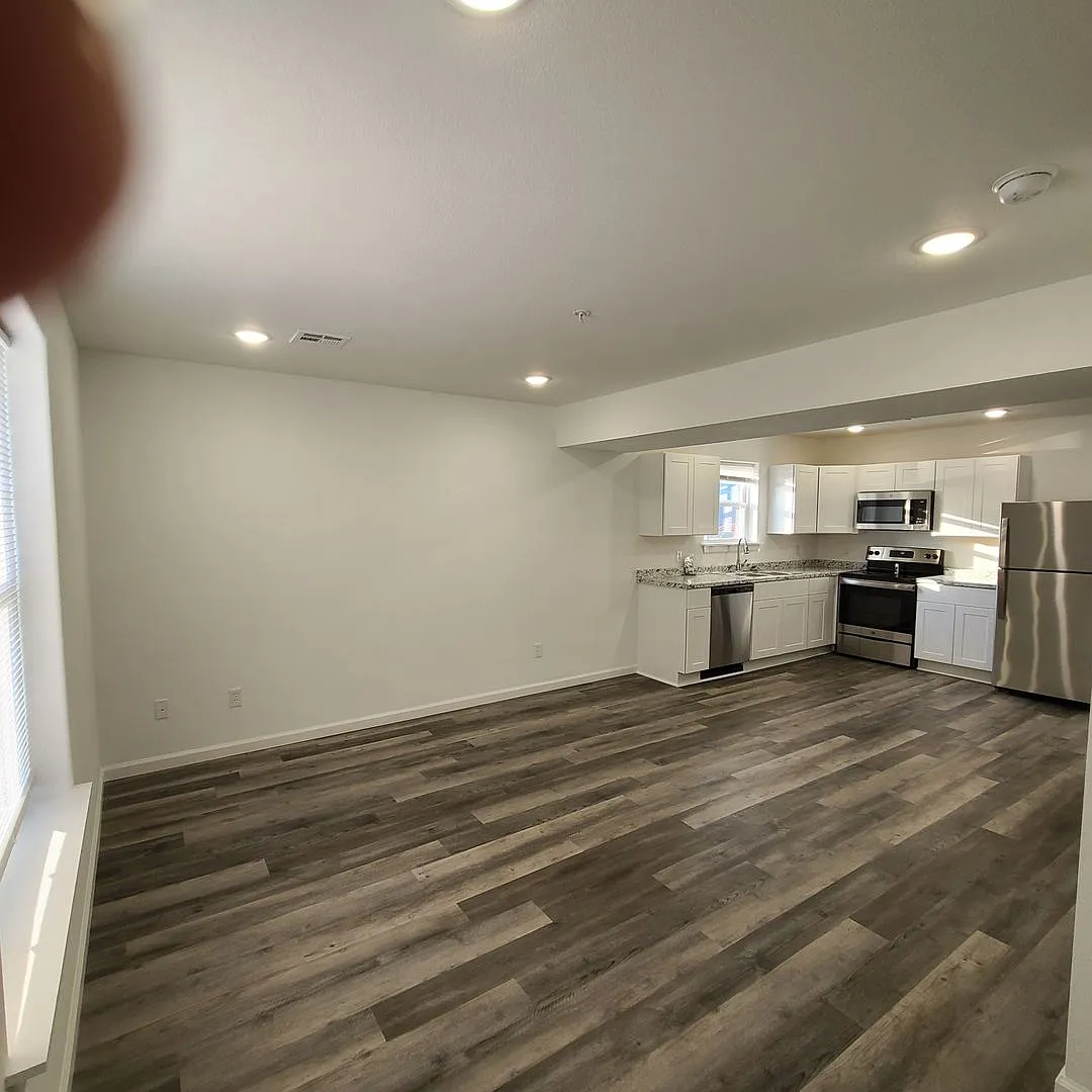 Building Photo - 412 Doxey St #4