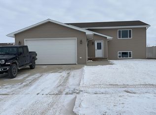 2107 S Lawson St, Aberdeen, SD 57401
