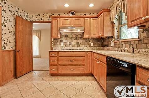 5th image of 1302 Phoebe Ln