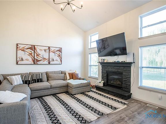5th image of 25219 Fox Hunt Dr