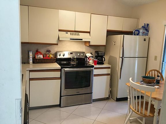 3rd image of 445 Knollwood Ct