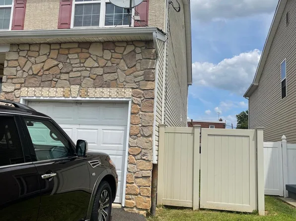 1917 Fuller St NE, Philadelphia, PA 19152