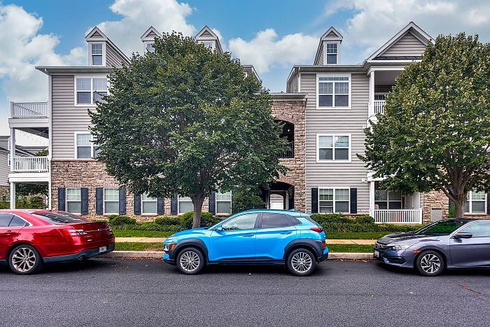 front-view-the-villas-at-castleton