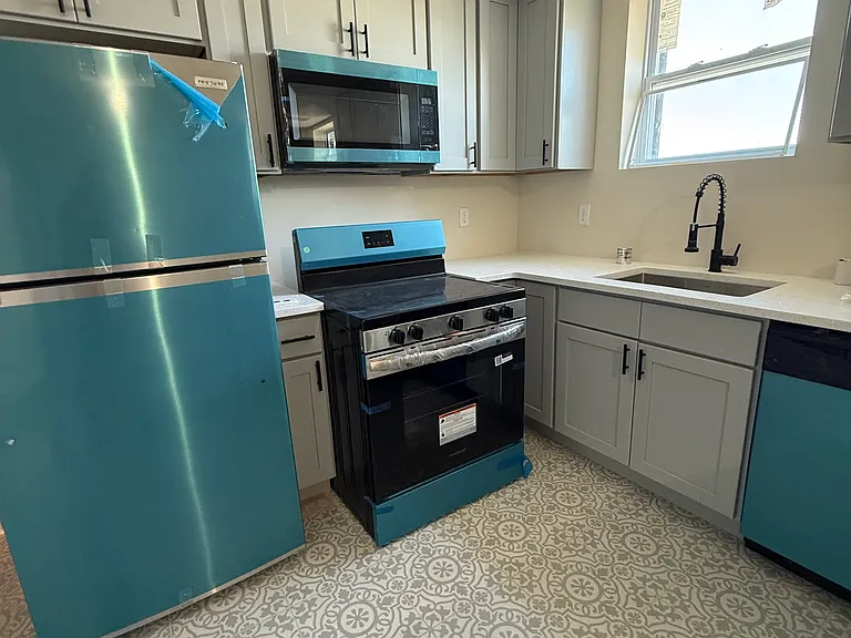 3003 Genesee St #2 — Photo 2