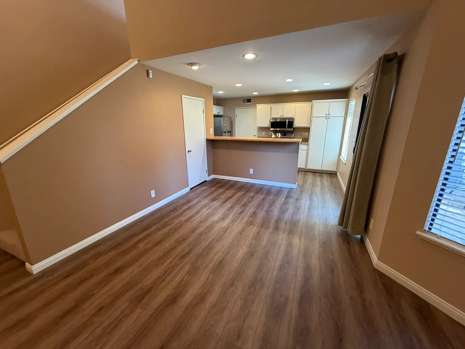2 bed, 1.5 bath, 1156 sqft, $3,000 — Photo 2