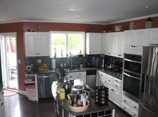 35 Plains Field Dr, Dartmouth, MA 02748