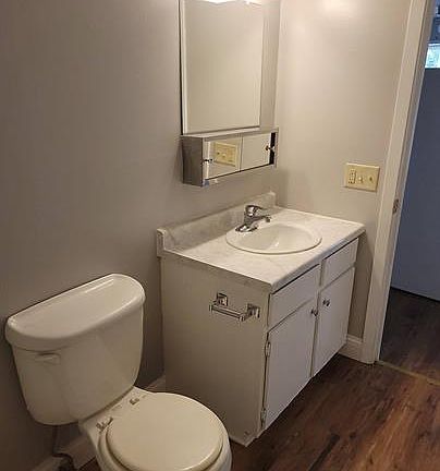 2nd image of 930 Summit Ave #103