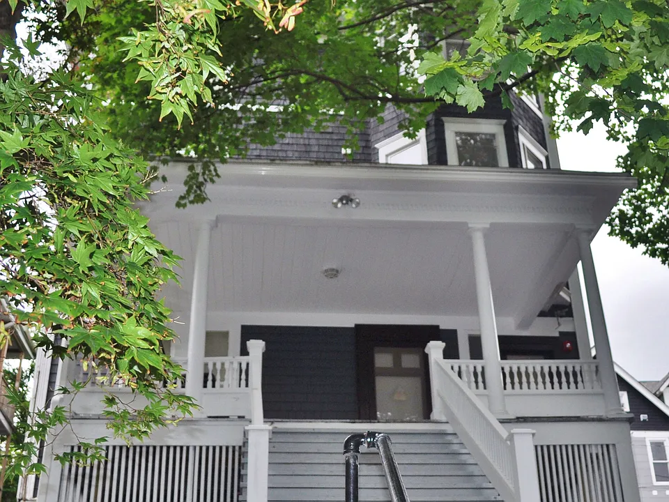 103 Highland Pl #4