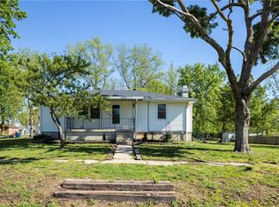 109 N Depot St W, Centerview, MO 64019