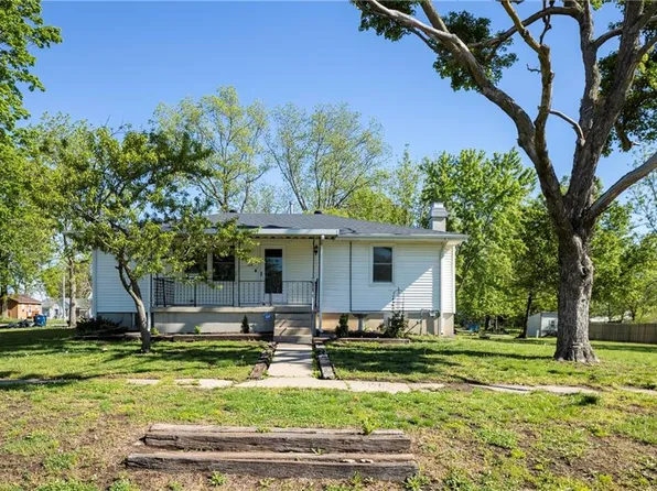 109 N Depot St W, Centerview, MO 64019