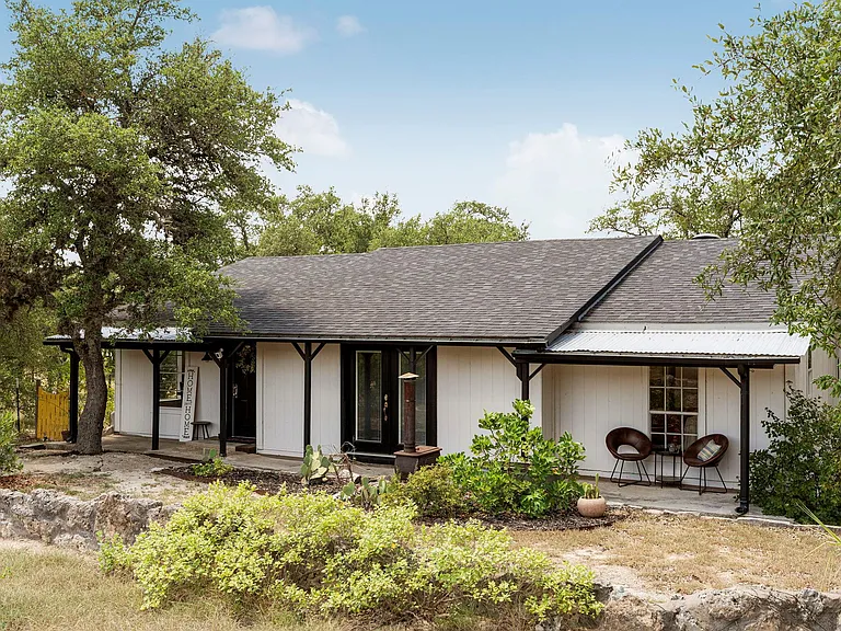 2591 Spring Valley Dr — Photo 1