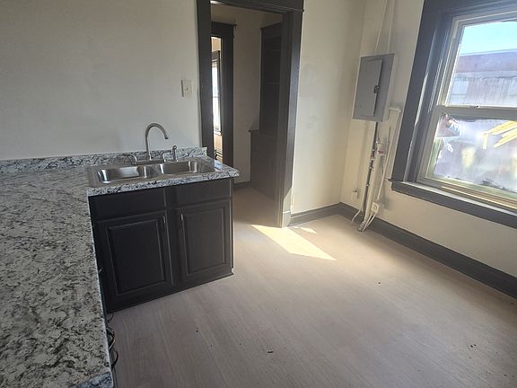 2nd image of 1925 E Truman Rd