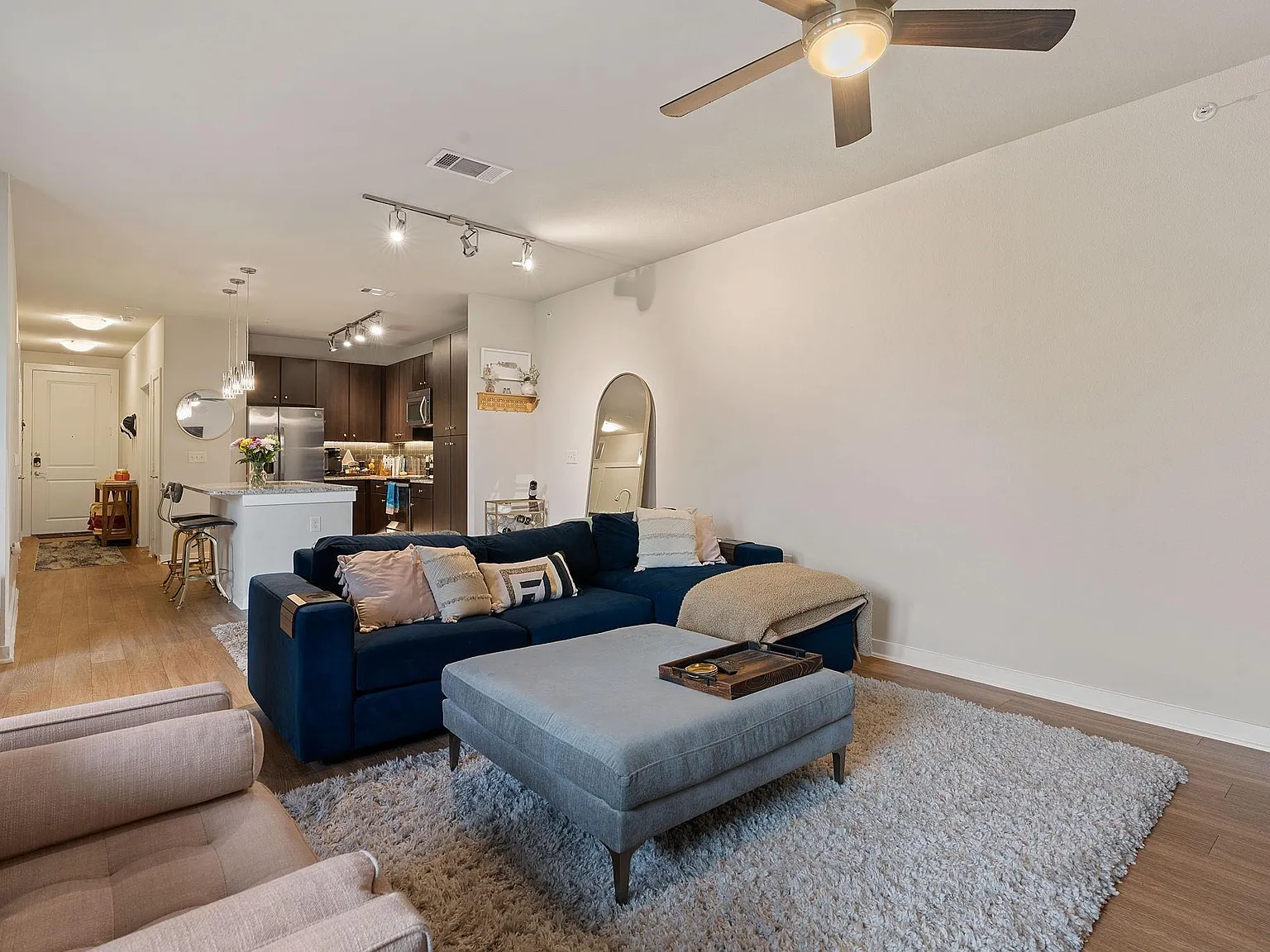 2 bed, 1.0 bath, 999 sqft, $3,400 — Photo 4