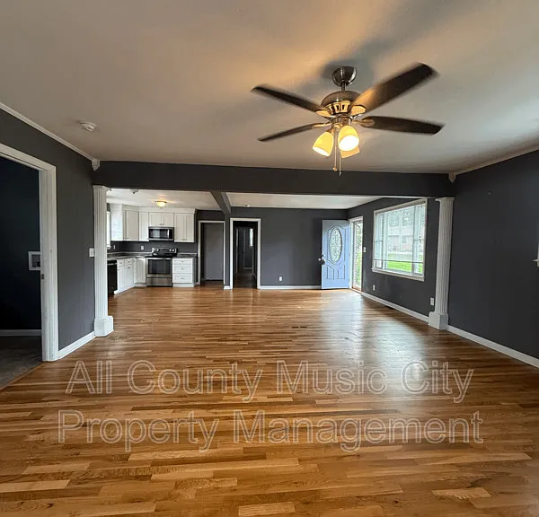 522 Bentley St — Photo 5
