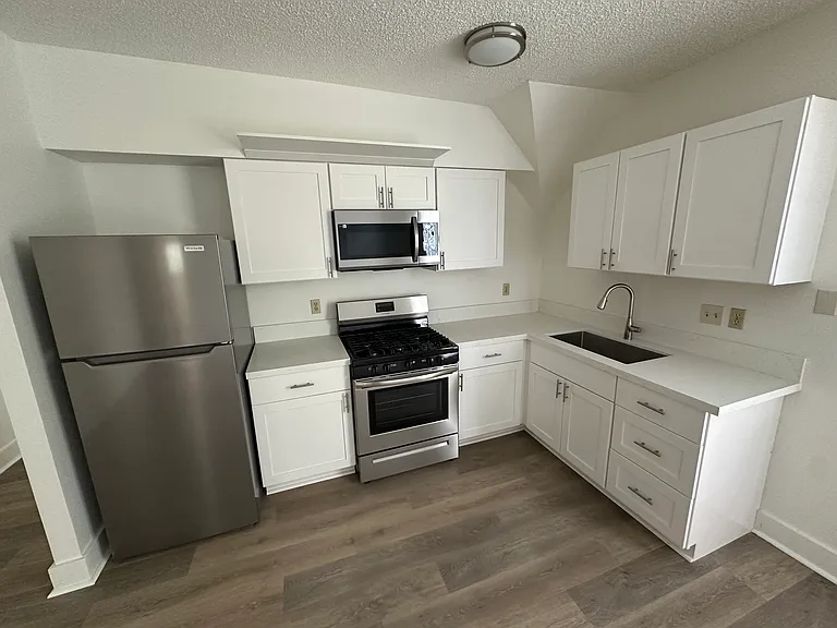 1511 Bath St #4 — Photo 1