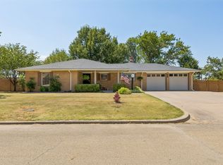 1002 Sunset Cir, Yale, OK 74085