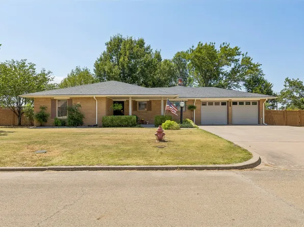 1002 Sunset Cir, Yale, OK 74085