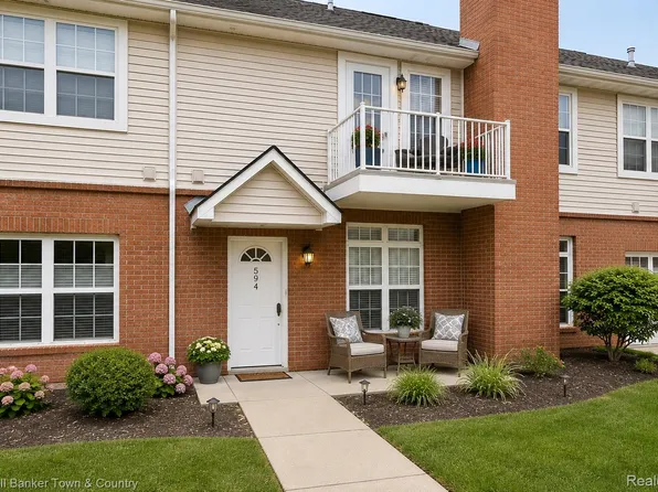 594 Olde English Cir, Howell, MI 48855