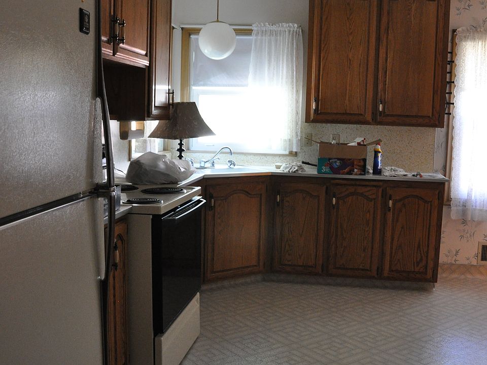 2nd image of 513 N 74th Ave