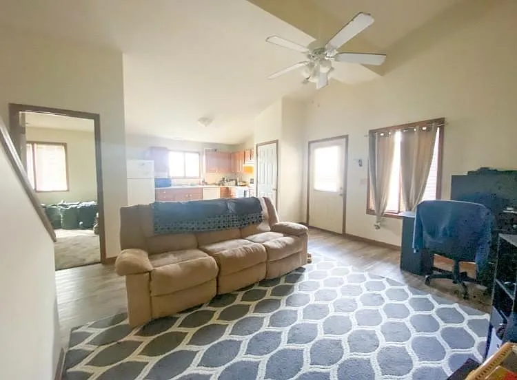 2 bed, 1076 sqft, $1,200 — Photo 3