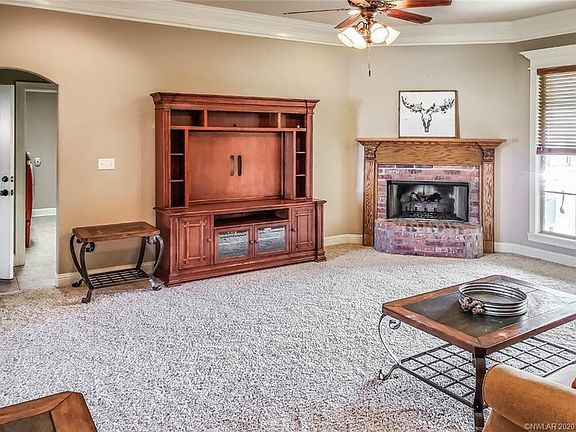 5th image of 210 Pearwood Cir