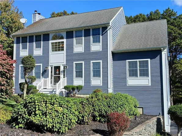 4 Karen Marie Dr N, Harrisville, RI 02830