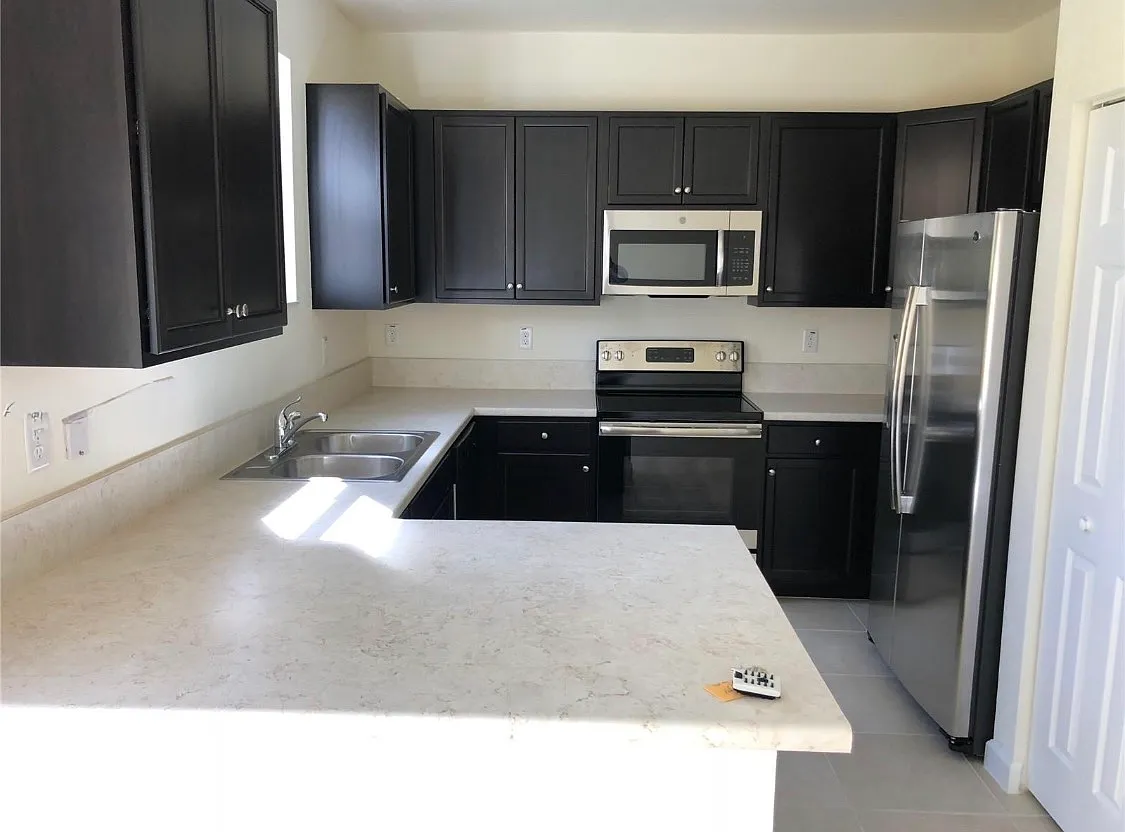 3 bed, 2.5 bath, 1407 sqft, $2,450 — Photo 2