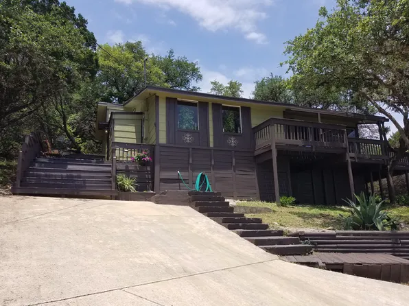 642 Contour Dr, Canyon Lake, TX 78133