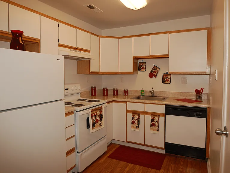 Parkview Apartments — Photo 7