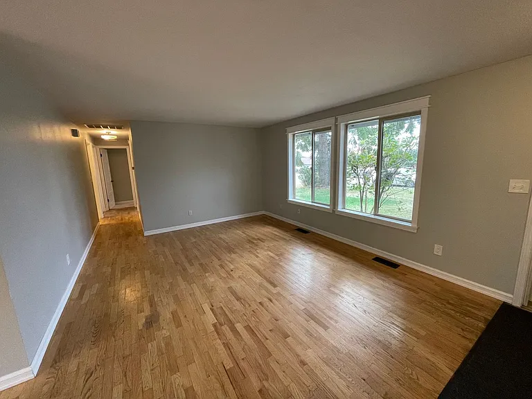 580 SW 3rd Ave — Photo 4