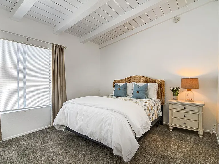 214 E Balboa Blvd — Photo 19